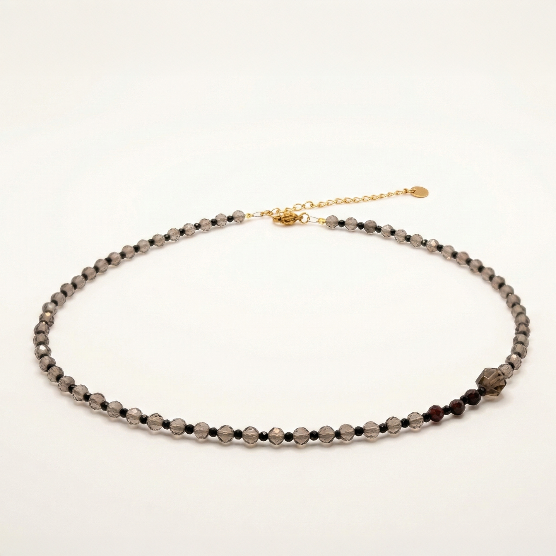 Krótki naszyjnik z kamieni: kwarc dymny, czarny turmalin, granat