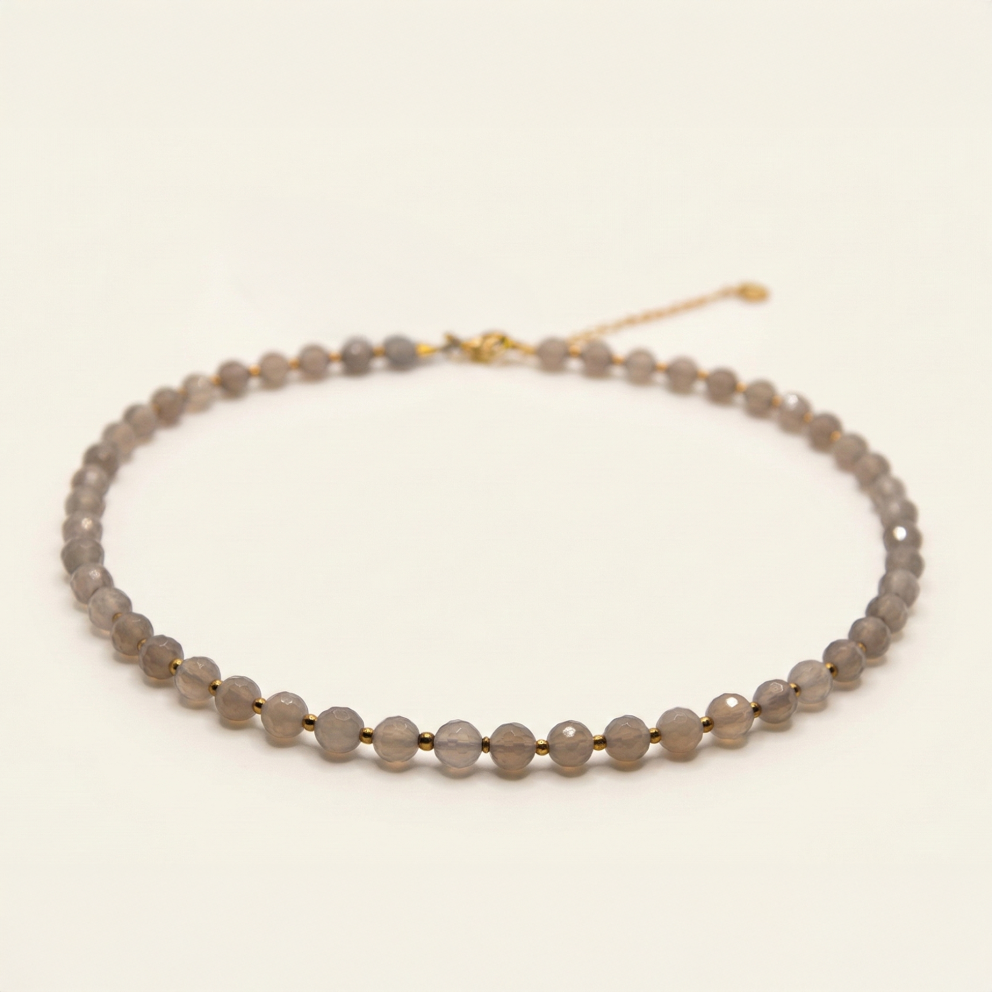 Krótki naszyjnik z kamieni: szary agat, złoty hematyt