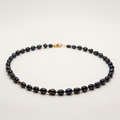 Krótki naszyjnik z kamieni: czarna perła, złoty hematyt, granat