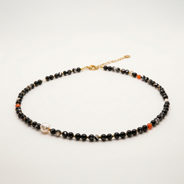 Krótki naszyjnik z kamieni: magnezyt, złoty hematyt, czerwona cyrkonia, perła