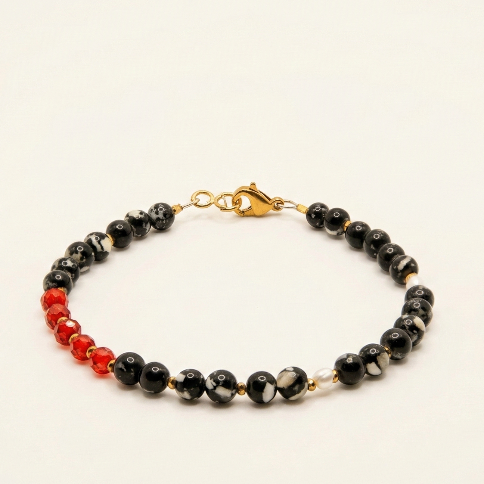 Bransoletka z kamieni: magnezyt, złoty hematyt, czerwona cyrkonia, perła