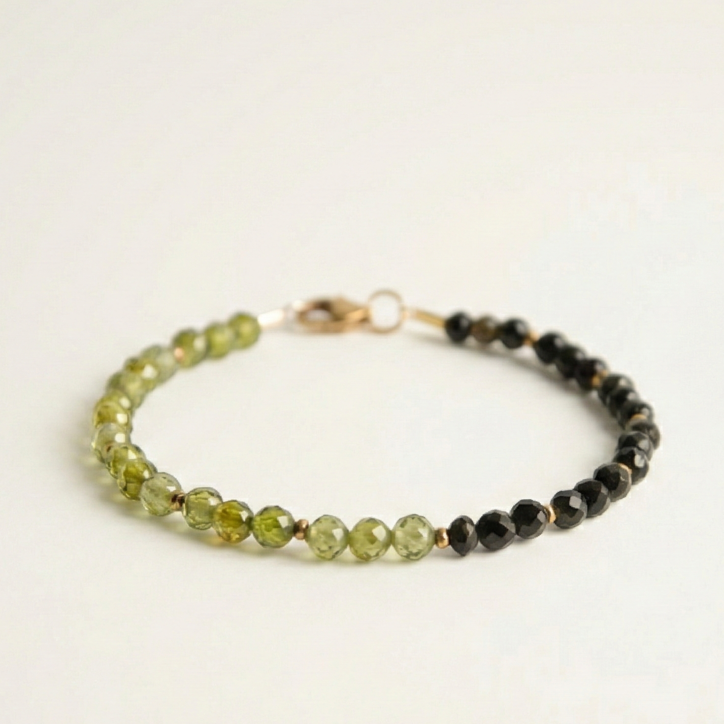 Bransoletka z kamieni: czarny turmalin, złoty hematyt, zielona cyrkonia